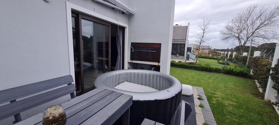 2 Bedroom Property for Sale in Zevenwacht Retirement Village Western Cape